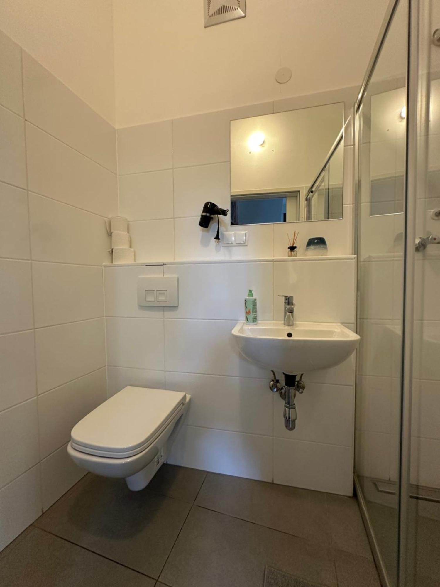 וינה Housingplus מראה חיצוני תמונה